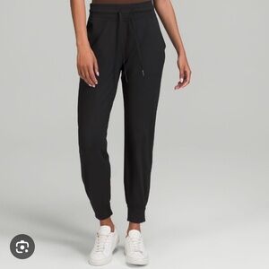 Lululemon Women's Black Jogger Pants size 8